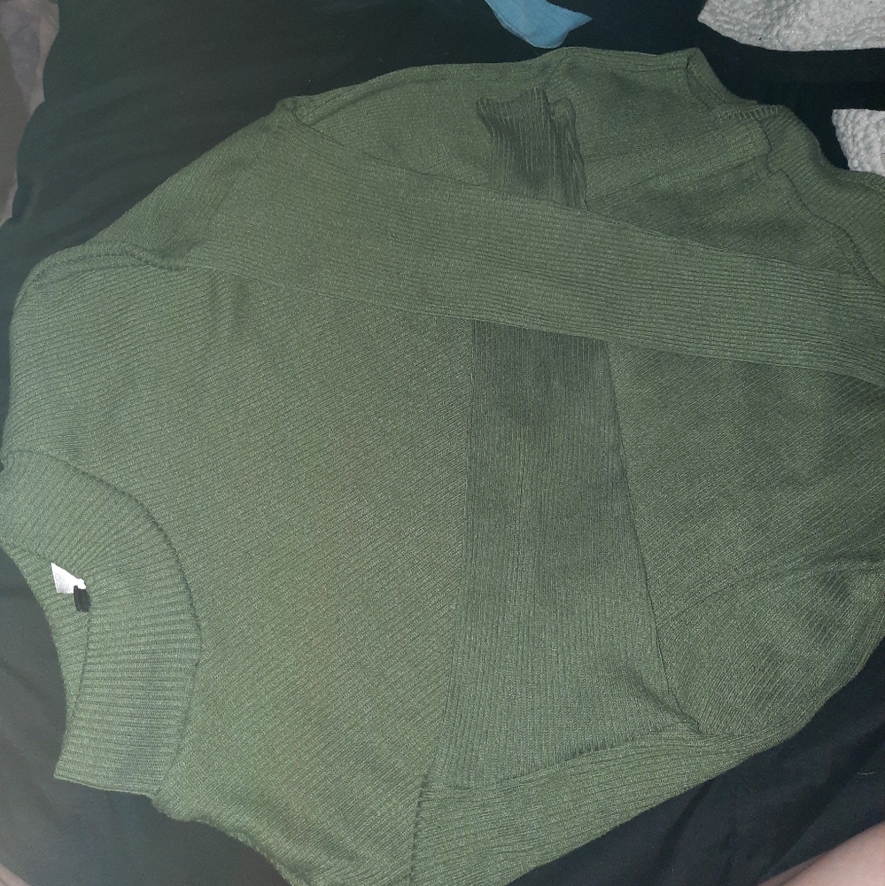 Lovely green turtle neck